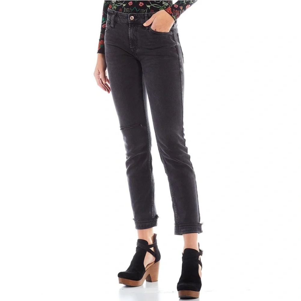 Free People
Mid Rise Cuffed Straight Leg Slim Boyfriend Jeans